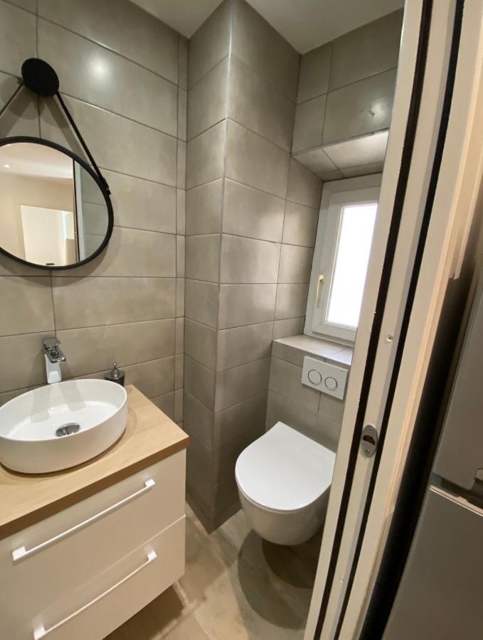 Appartement Le Coeur Du Port De Golfe Juan - Parking - Clim - Wifi *